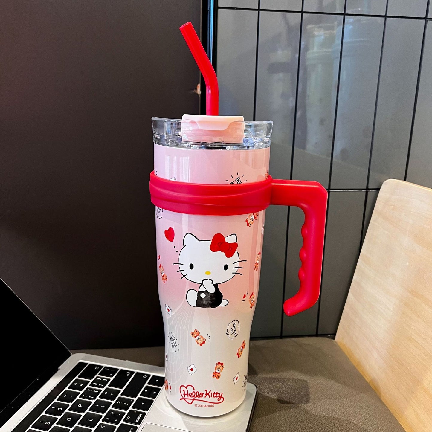 Sanrio Thermosflasche (1200ml)